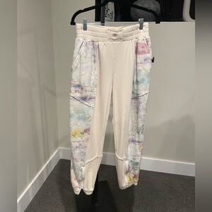 FREE PEOPLE MOVEMENT CITY STRIDE SWEATPANTS IVORY TIE DYE PRINT-